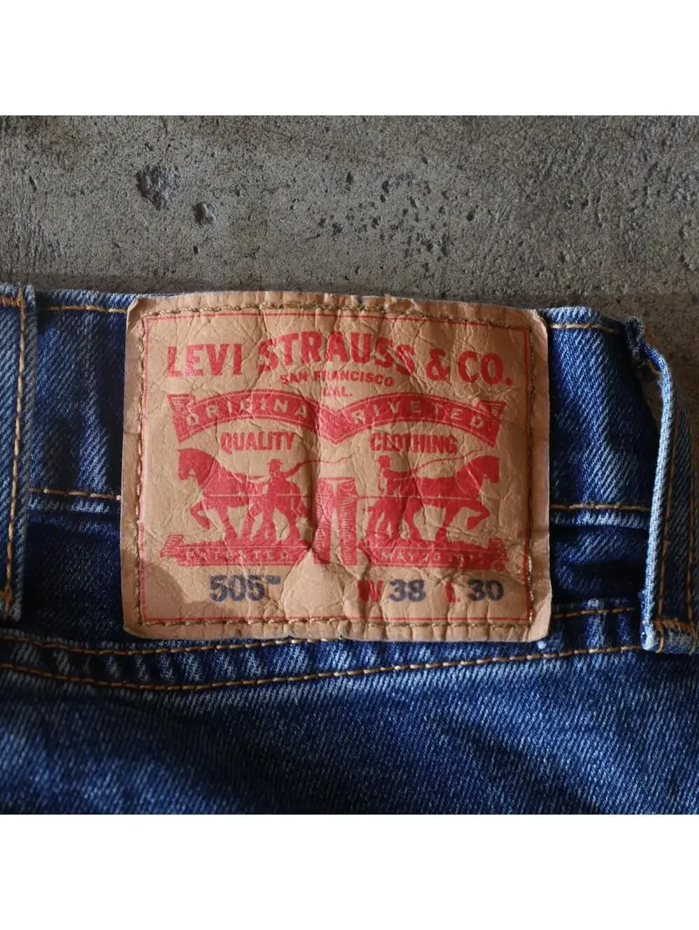 Levi’s 505 Men’s Jeans 38x30 Blue Denim Regular Fit Straight Leg Medium Wash